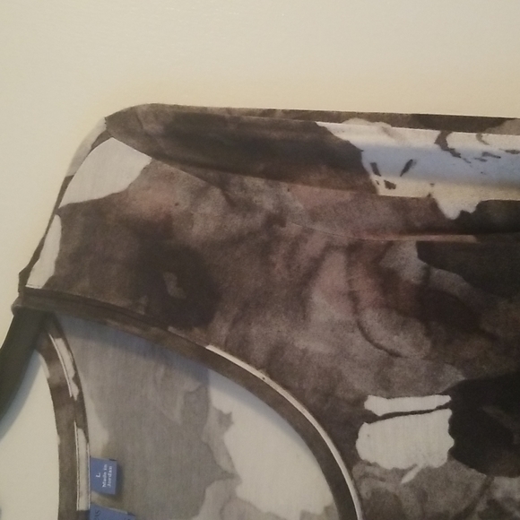 Simply Vera, Vera Wang top. - Picture 2 of 9